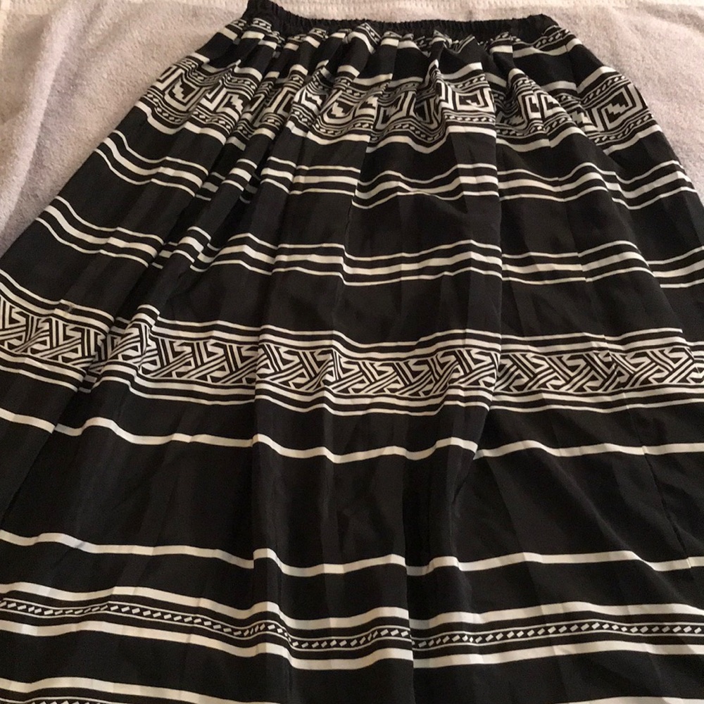 Tribal type pattern long skirt. 😊 4 for 20!